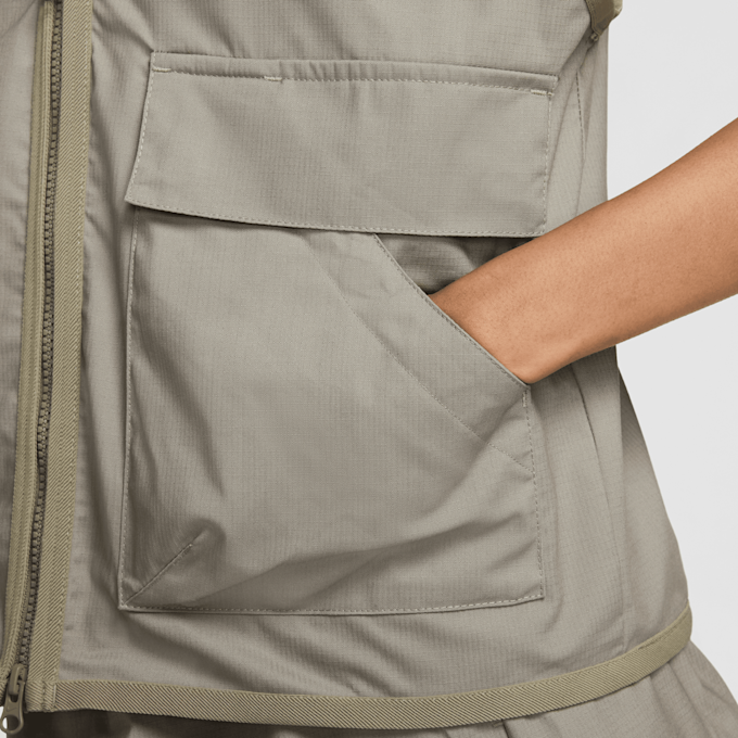 Nike Sportswear Essential Woven Loose Cargo Vest grijs 29471 6