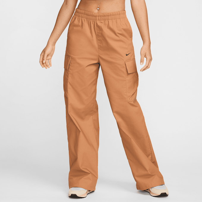 Nike Sportswear Essential Woven Mid-Rise Standard Cargo Pants castanho 29477 1