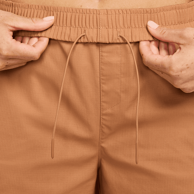 Nike Sportswear Essential Woven Mid-Rise Standard Cargo Pants bruin 29477 3