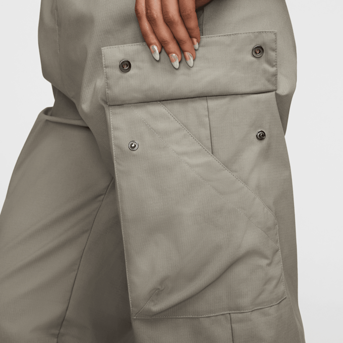 Nike Sportswear Essential Woven Mid-Rise Standard Cargo Pants beige 29578 5