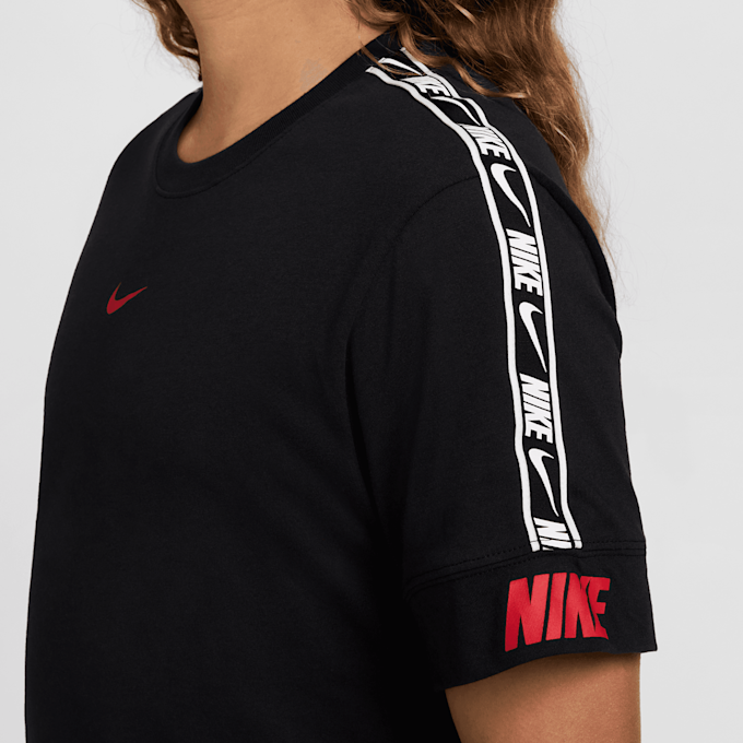Nike Sportswear Repeat Tee zwart 29597 4