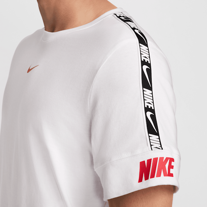 Nike Sportswear Repeat Tee weiß 29598 4