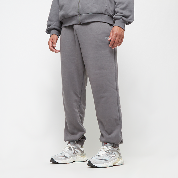 SNIPES Small Logo Essential Oversized Sweat Pants siva 32971 1