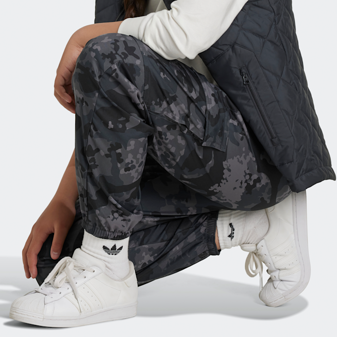 adidas Originals Cargo Pants camouflage 45634 4