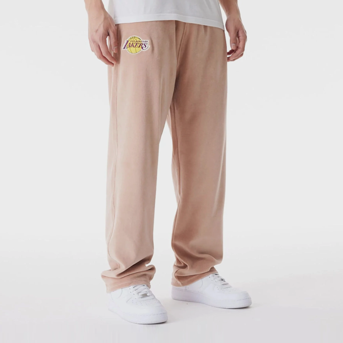 New Era LA Lakers NBA Lifestyle Velours Trackpants bege 44372 1