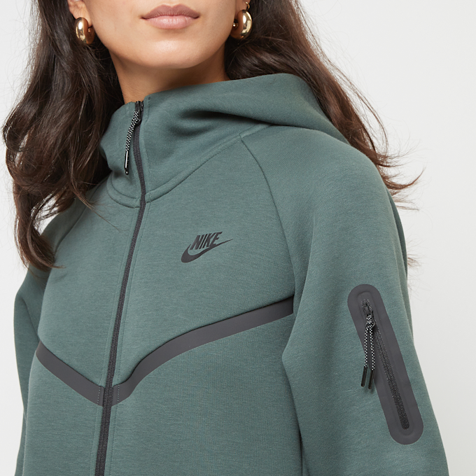 Nike Sportswear Tech Fleece Fullzip Windrunner groen 41651 3