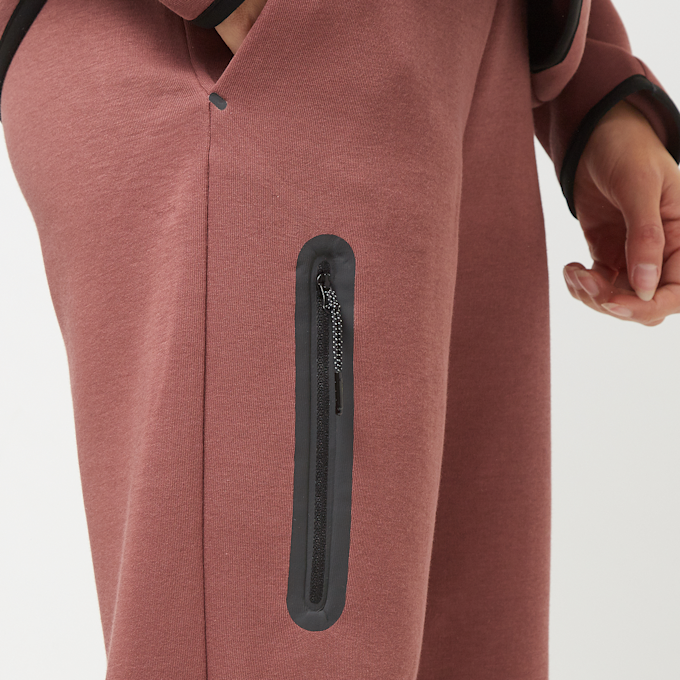 Nike Sportswear Tech Fleece Mid-Rise Jogger czerwony 45659 4