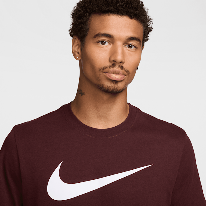 Nike   Sportswear Icon Swoosh T-Shirt rosso 40339 3