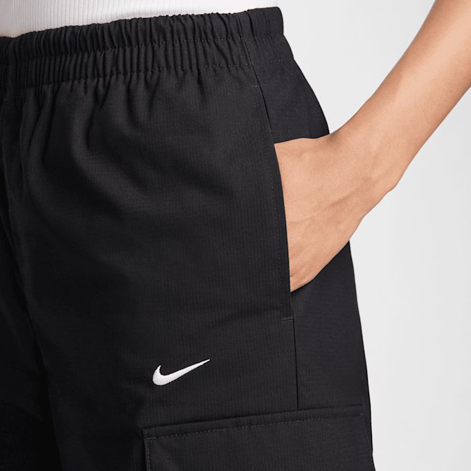 Nike Sportswear Essential Woven Cargo Pants negro 45655 4