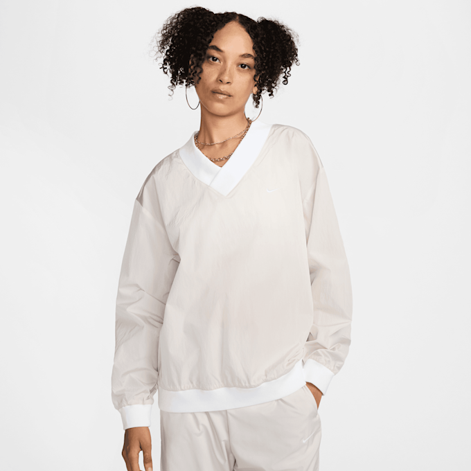 Nike Sportswear Essential Woven UV Longsleeve Vneck Crew bege 47027 1