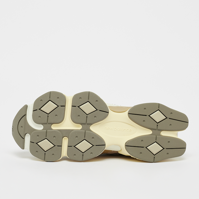 New Balance 9060 beż 42129 4