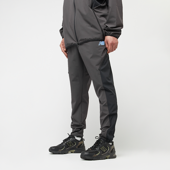 New Balance Woven Tapered Track Pant black gris 42133 1
