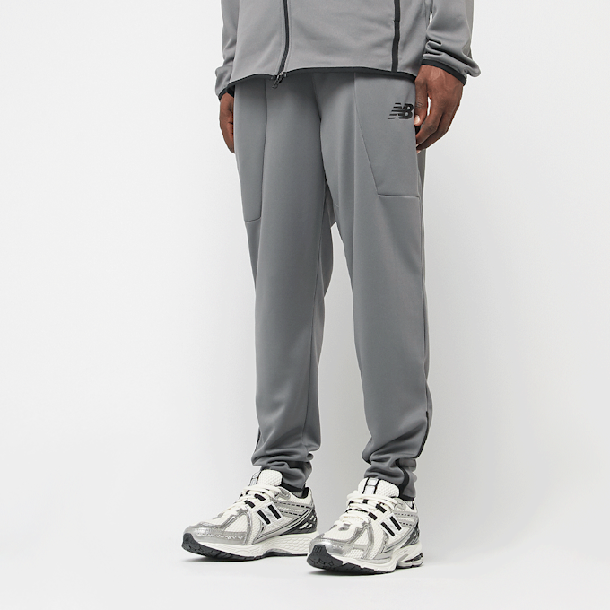 New Balance Knitted Tapered Track Pant grau 42124 1