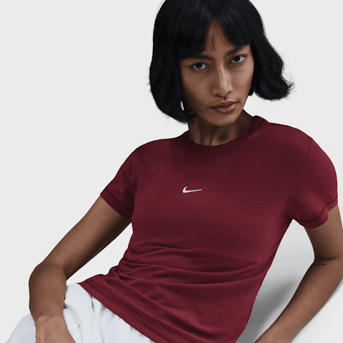 Nike   Sportswear Chill Knit Slim Cropped T-Shirt rojo 42249 3