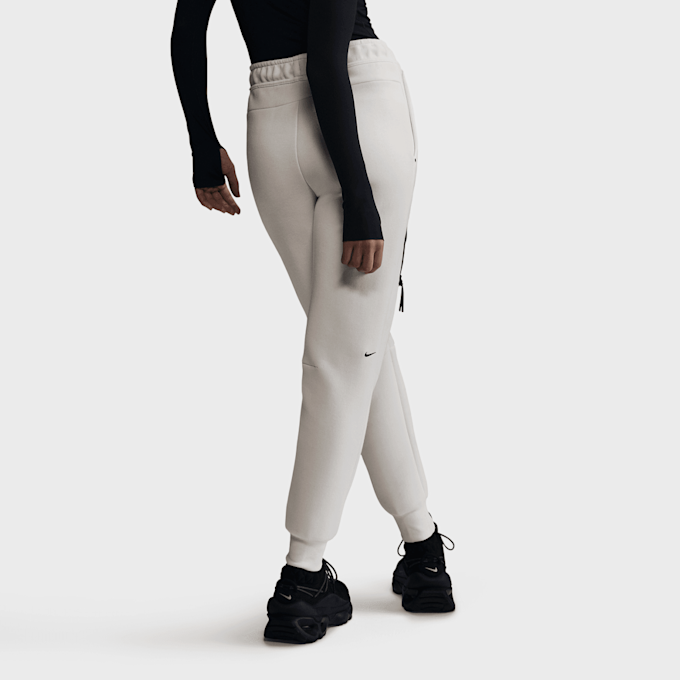 Nike Sportswear Tech Fleece Mid-Rise Jogger weiß 42287 2