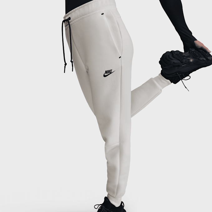 Nike Sportswear Tech Fleece Mid-Rise Jogger weiß 42287 3