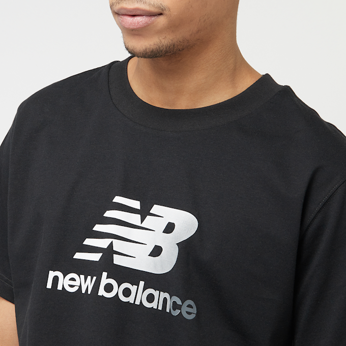New Balance Sport Essentials Gradient Logo T-Shirt black negro 42201 3