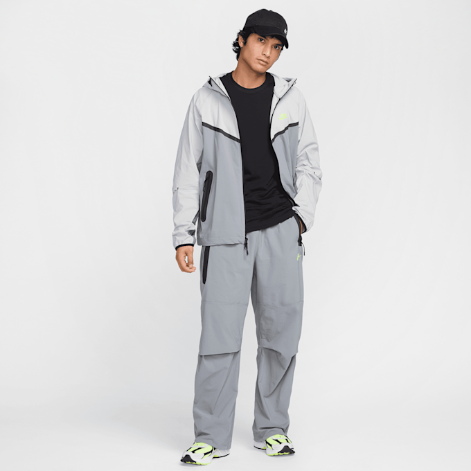Nike   Tech Oversized Woven Pants szary 42633 9
