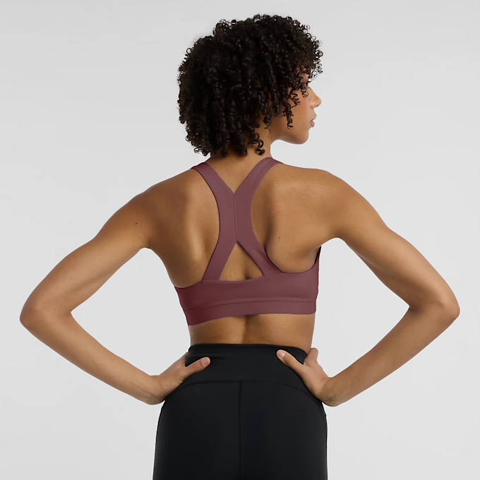 New Balance Essential Train Bra violeta 42742 2