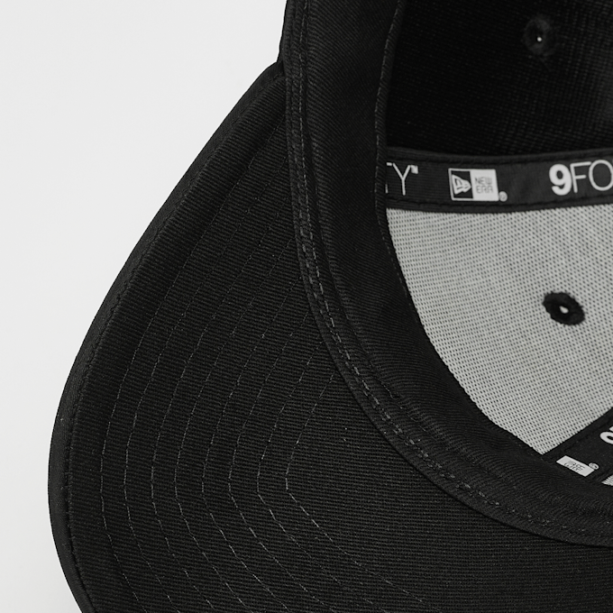 New Era Female 9FORTY Satin New York Yankees negro 45179 4