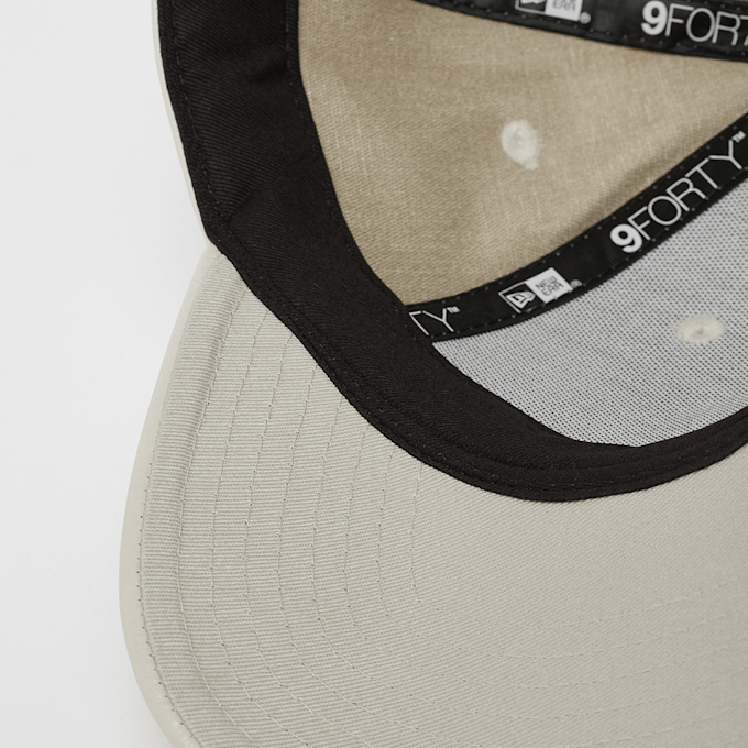 New Era Female 9FORTY Crinkled PU New York Yankees beige 45176 4