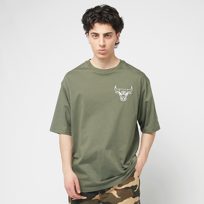 New Era NBA League Essential Oversized Tee Chicago Bulls verde 45546 1