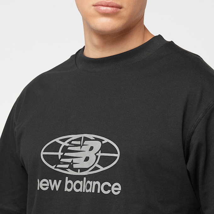 New Balance Reflective Globe Graphic Tee zwart 45645 3