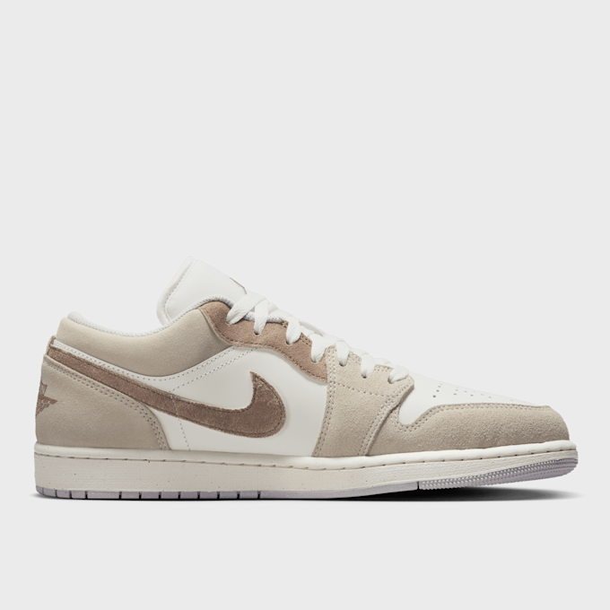 Jordan Air Jordan 1 Low SE castanho 45781 2