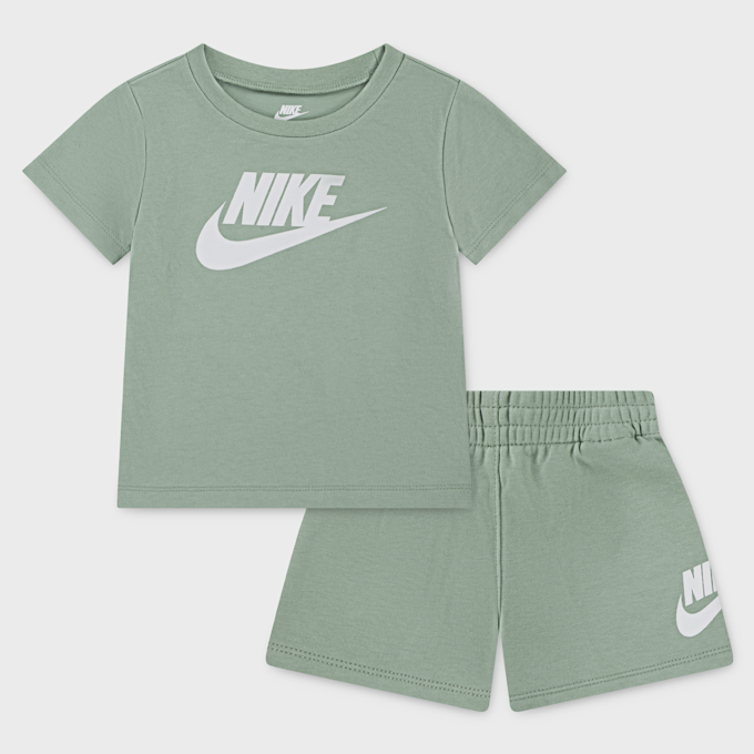 Nike Club Tee & Shorts Set vert 46256 1