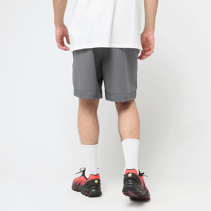 Under Armour 6" Vanish Woven Shorts grau 46348 2