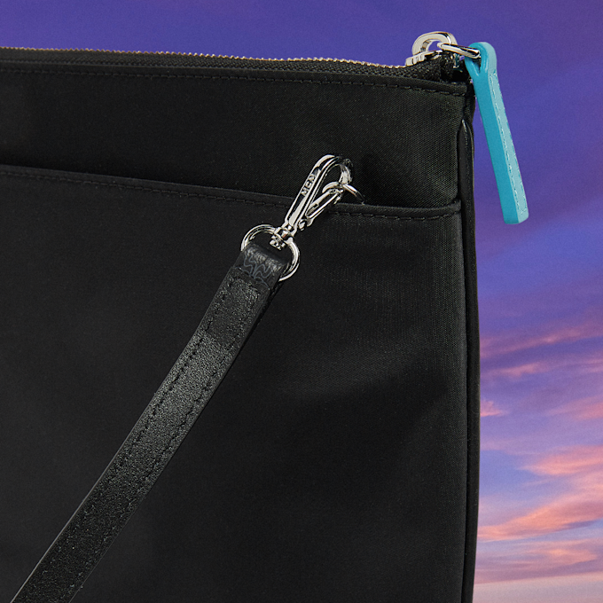 MCM x SNIPES Aren Flat Pouch Medium zwart 46395 4