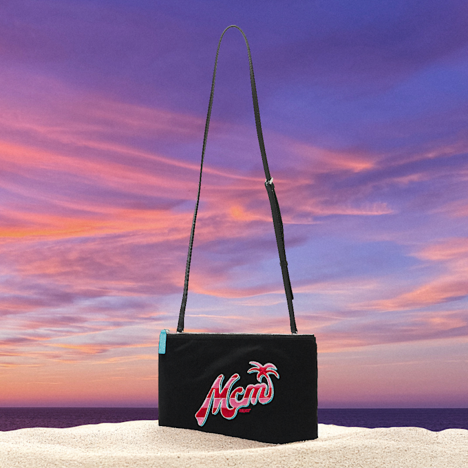 MCM x SNIPES Aren Flat Pouch Medium crna 46395 7