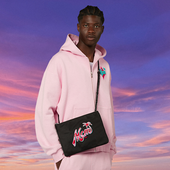 MCM x SNIPES Aren Flat Pouch Medium crna 46395 9