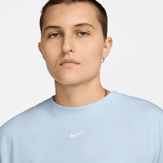 Nike   Sportswear Essential Low Brand Read Tee azul 46506 3