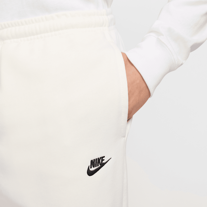 Nike Club French-Terry Jogger weiß 46541 3