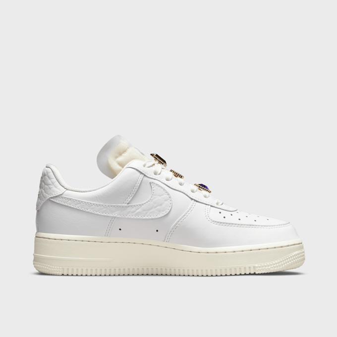 Nike WMNS Air Force 1 Low Premium blanco 46691 2