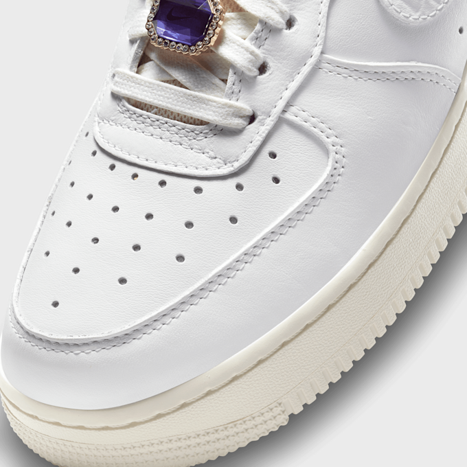 Nike WMNS Air Force 1 Low Premium blanc 46691 8