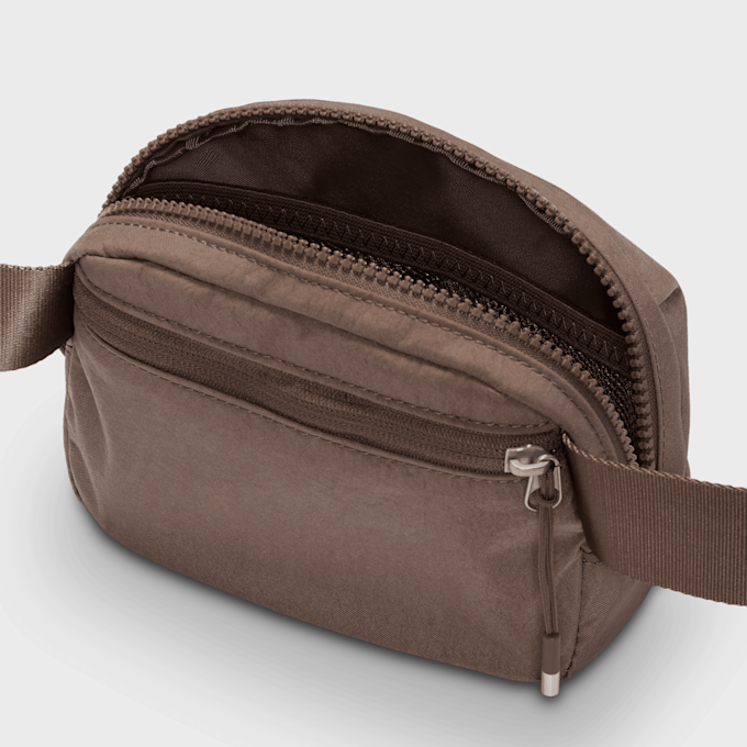 Nike Aura Crossbody Bag bruin 46709 4