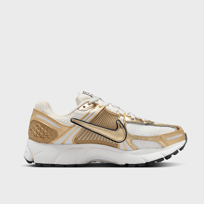 Nike WMNS Zoom Vomero 5 doré 46737 2