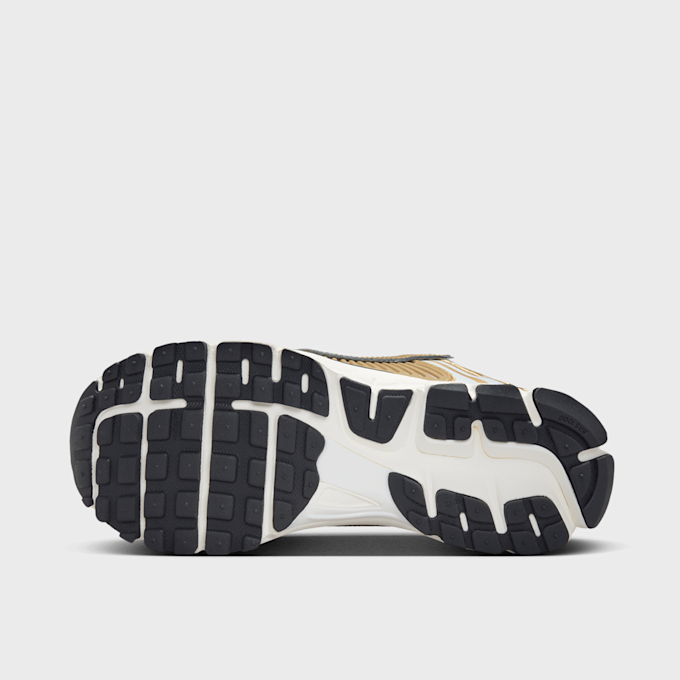 Nike WMNS Zoom Vomero 5 doré 46737 3