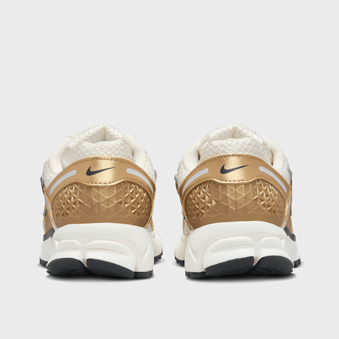Nike WMNS Zoom Vomero 5 dourado 46737 5
