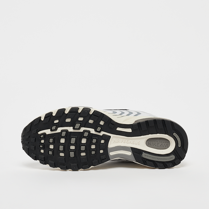 Nike WMNS Air Pegasus 2005 biały 46742 4