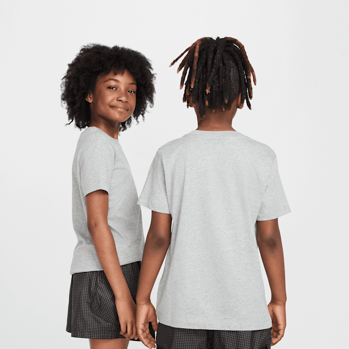 Nike Sportswear Tee EMB Futura gris 46941 2