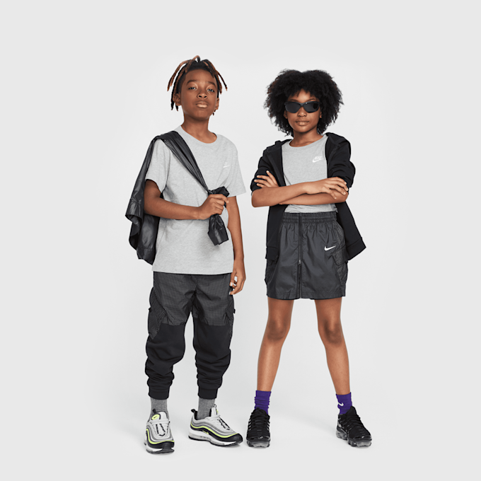 Nike Sportswear Tee EMB Futura gris 46941 4