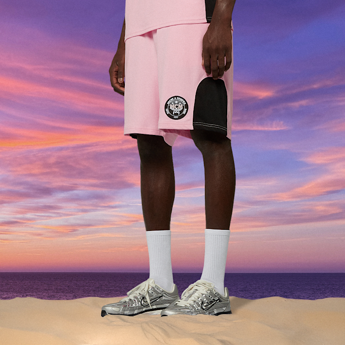 MCM x SNIPES Soccer Shorts lichtroze 47066 1