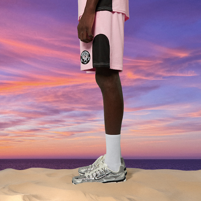 MCM x SNIPES Soccer Shorts lichtroze 47066 2