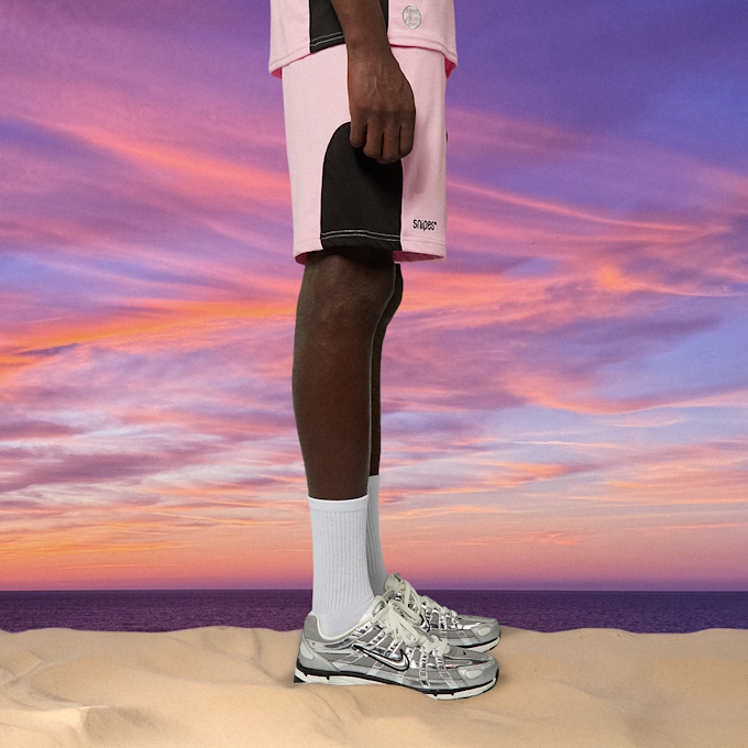 MCM x SNIPES Soccer Shorts rose 47066 4