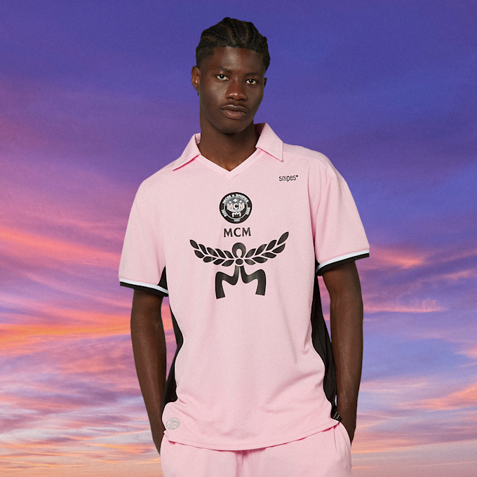 MCM x SNIPES Soccer Trikot rose 47069 2