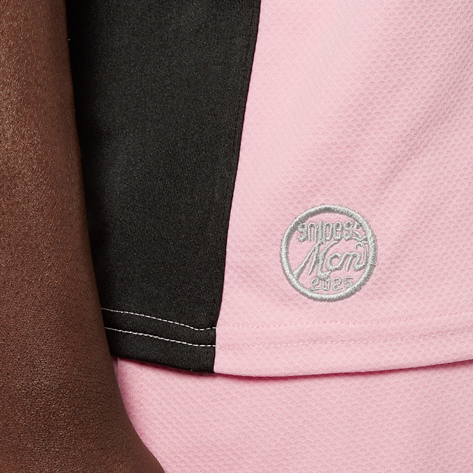 MCM x SNIPES Soccer Trikot rose 47069 5