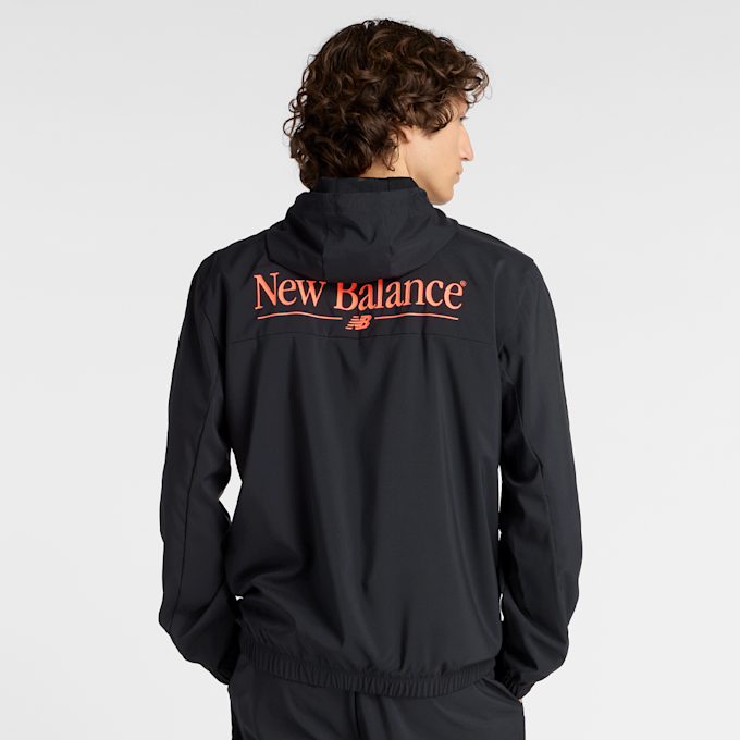New Balance Reimagined Woven Graphic Jacket schwarz 47800 3